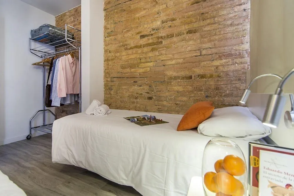 Happy People Sagrada Familia Gaudi Apartment Barcelona
