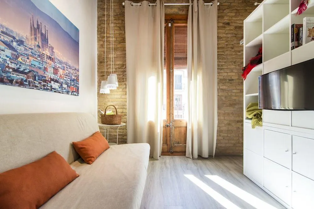 Happy People Sagrada Familia Gaudi Apartment Barcelona