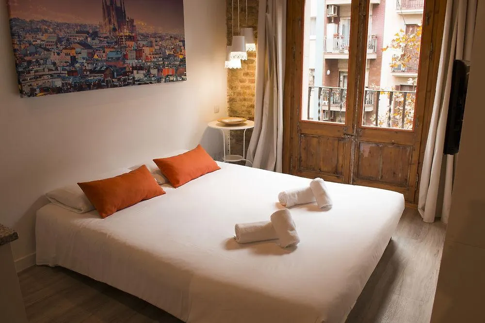 Happy People Sagrada Familia Gaudi Apartment Barcelona