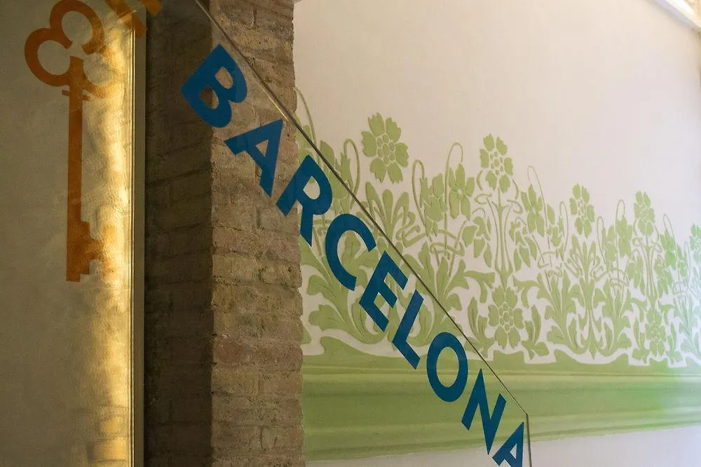 Happy People Sagrada Familia Gaudi Apartment Barcelona