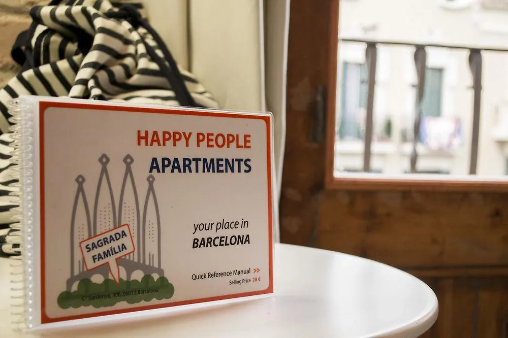 Happy People Sagrada Familia Gaudi Apartment Barcelona