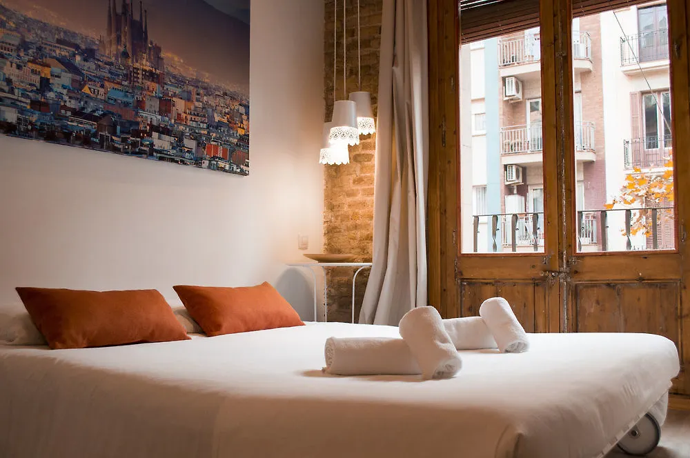 Happy People Sagrada Familia Gaudi Apartment Barcelona