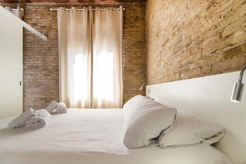 Happy People Sagrada Familia Gaudi Apartment Barcelona