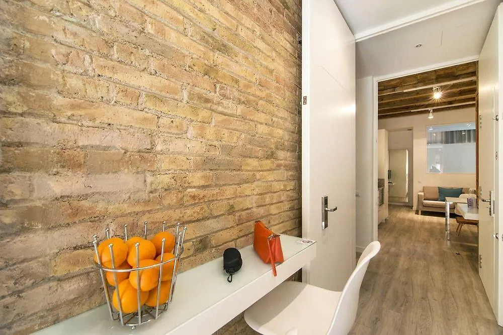Happy People Sagrada Familia Gaudi Apartment Barcelona