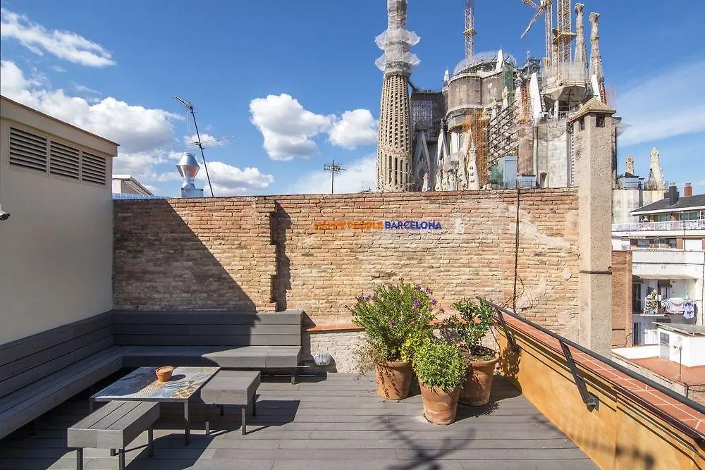 Happy People Sagrada Familia Gaudi Apartment Barcelona