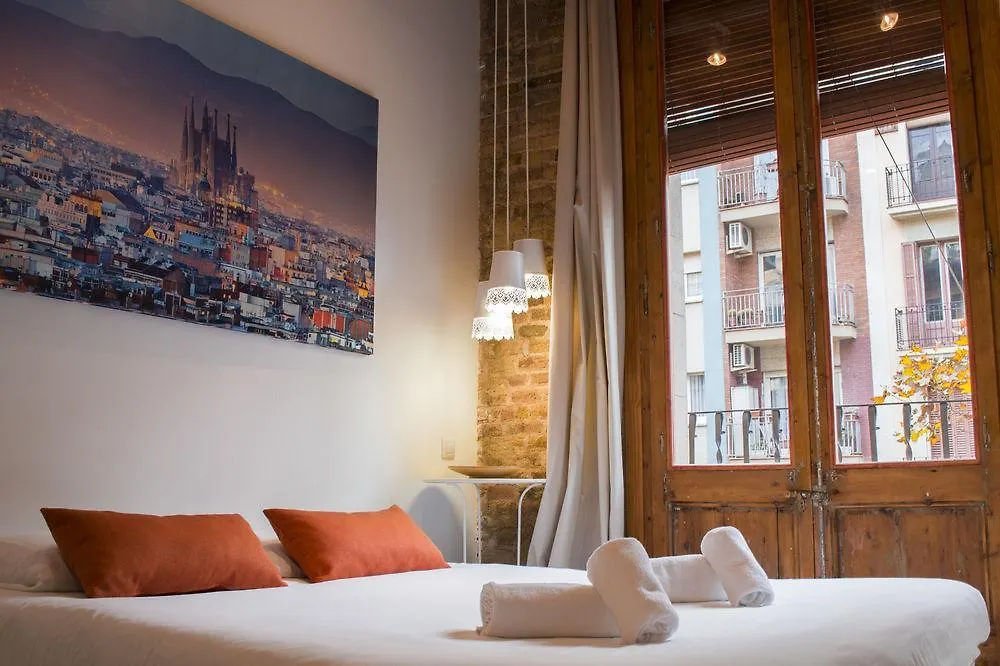 Happy People Sagrada Familia Gaudi Apartment Barcelona
