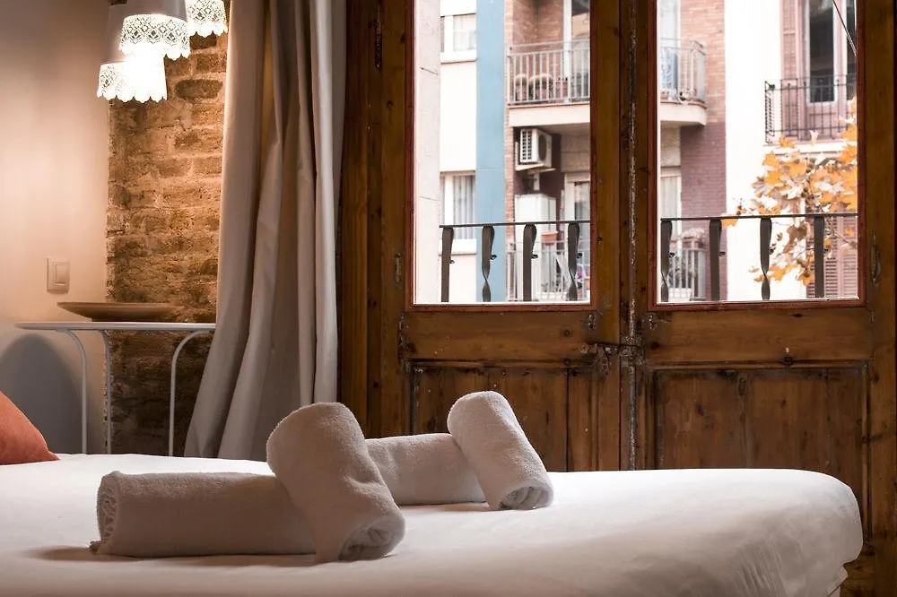 Happy People Sagrada Familia Gaudi Apartment Barcelona