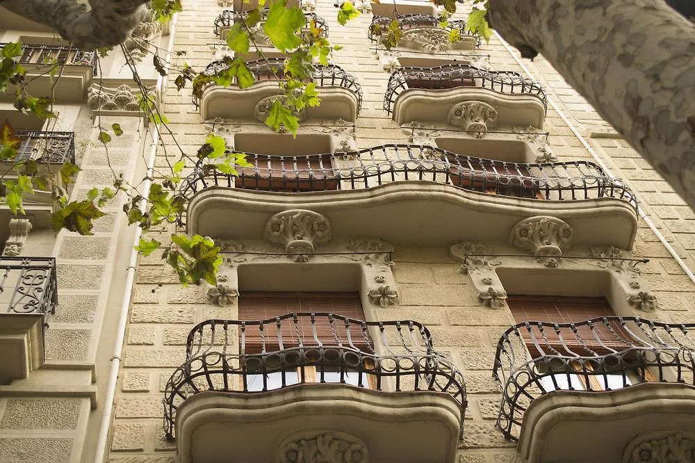 Happy People Sagrada Familia Gaudi Apartment Barcelona