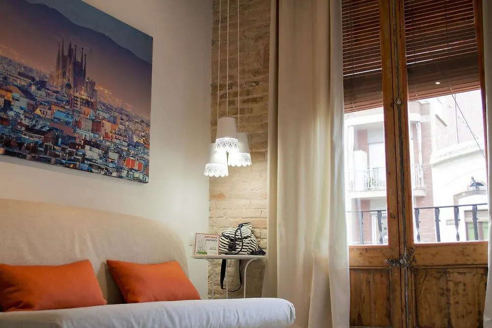 Happy People Sagrada Familia Gaudi Apartment Barcelona