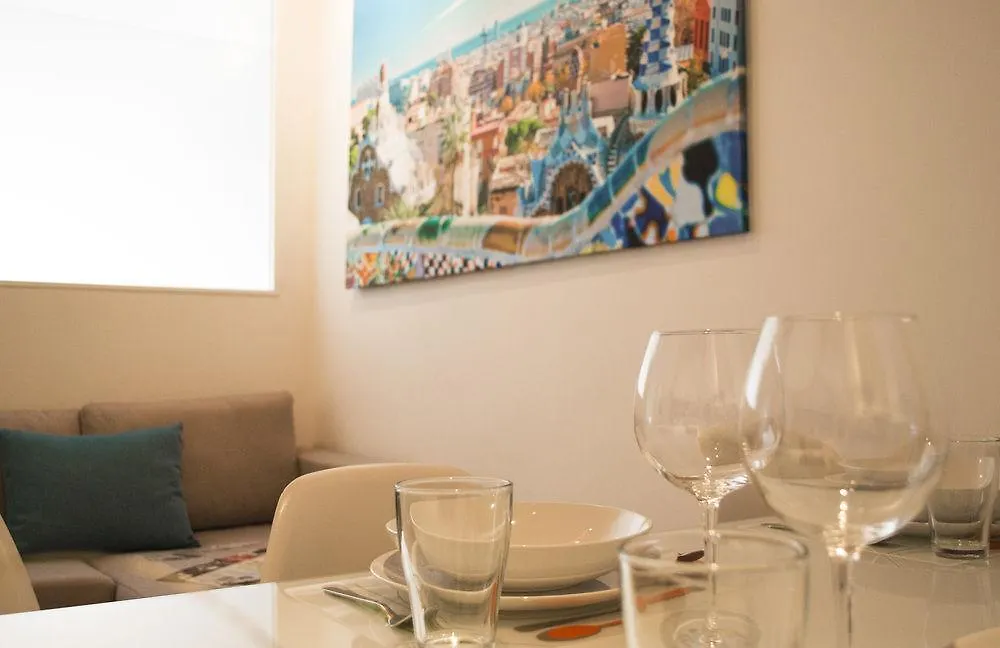 Happy People Sagrada Familia Gaudi Apartment Barcelona