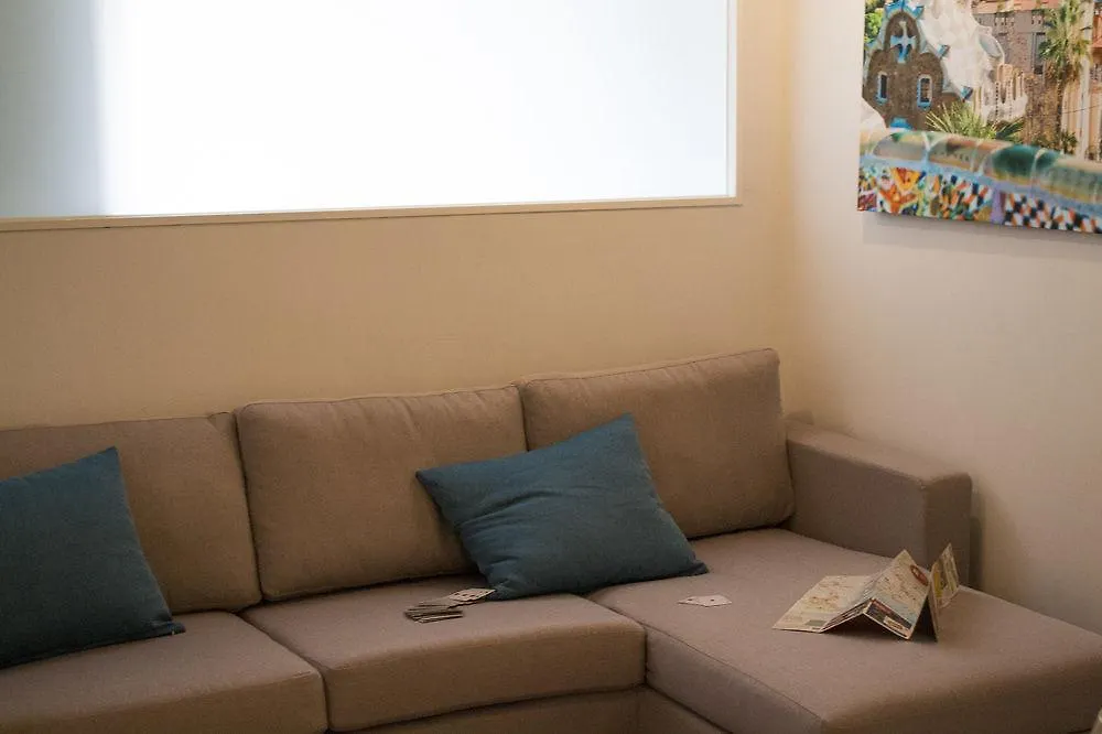 Happy People Sagrada Familia Gaudi Apartment Barcelona