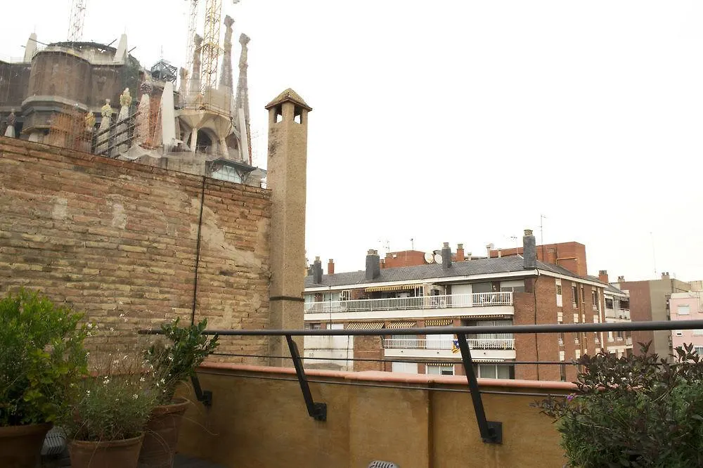 Happy People Sagrada Familia Gaudi Apartment Barcelona