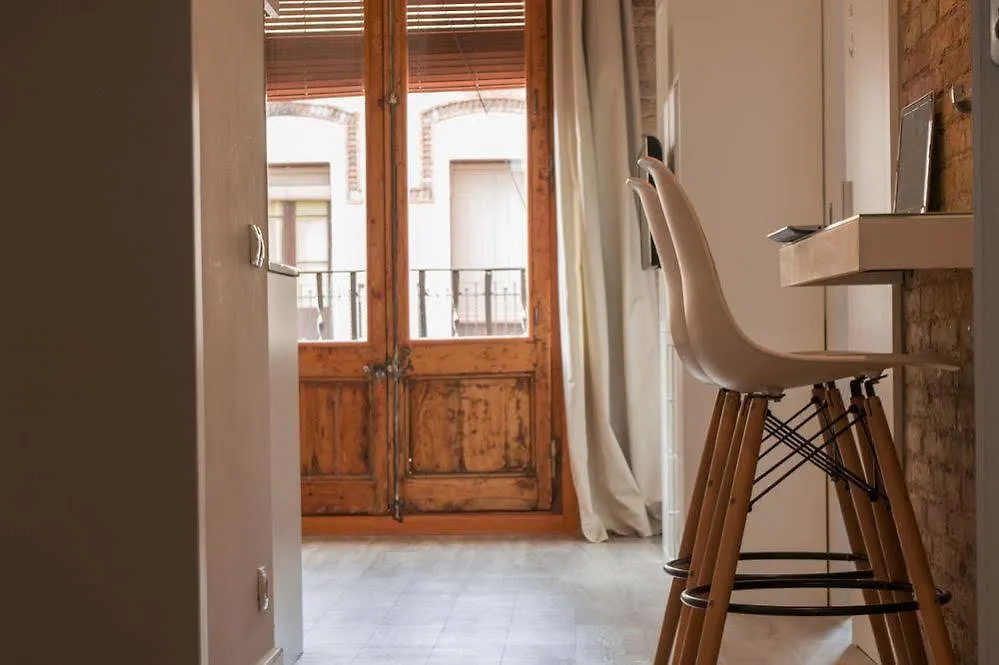 Happy People Sagrada Familia Gaudi Apartment Barcelona