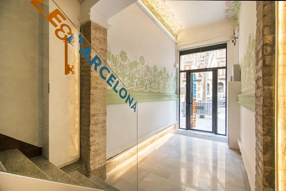 Happy People Sagrada Familia Gaudi Apartment Barcelona